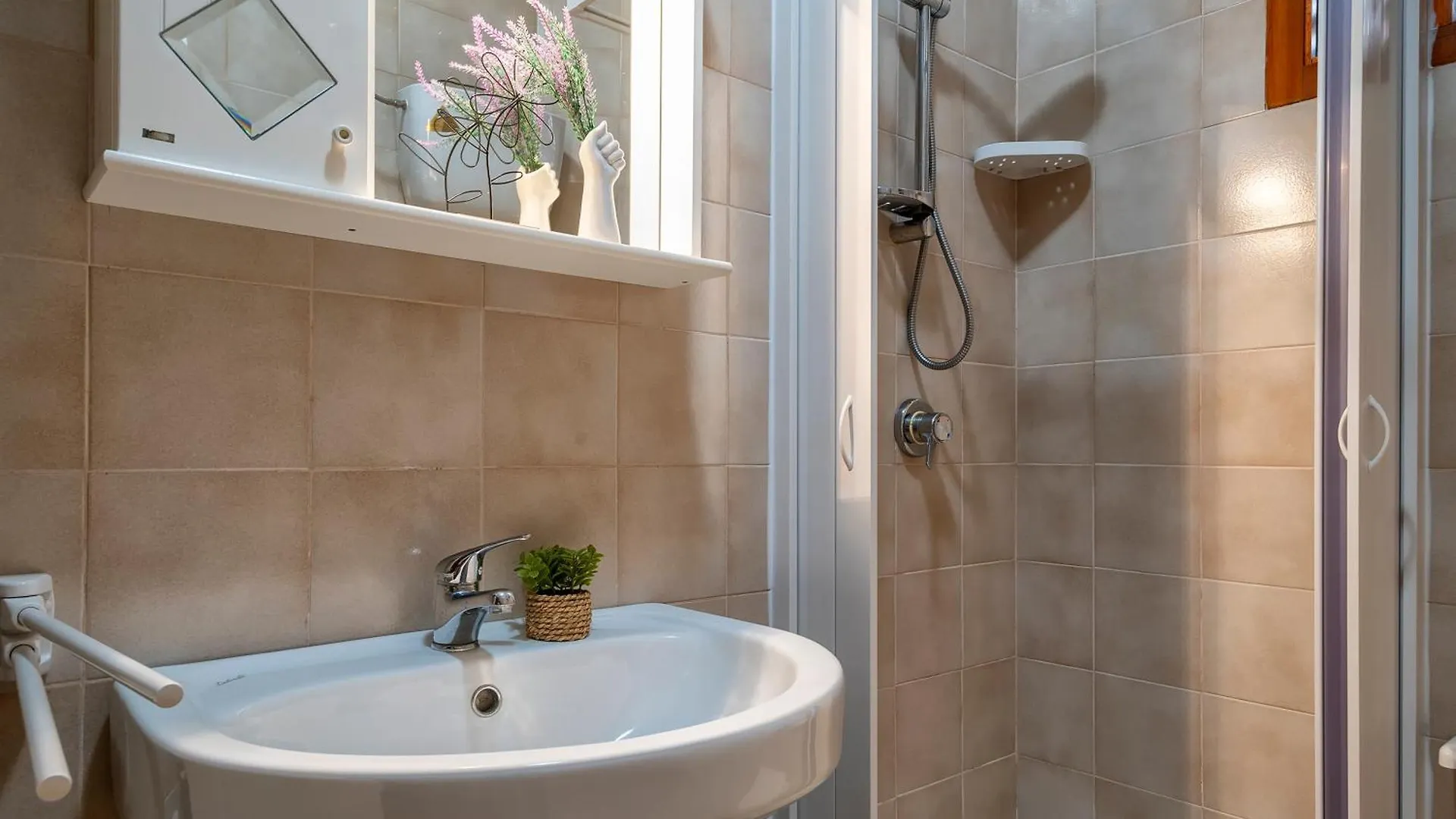 Sardinia Re - Lilium Central Flat - Free Parking Alghero Italien