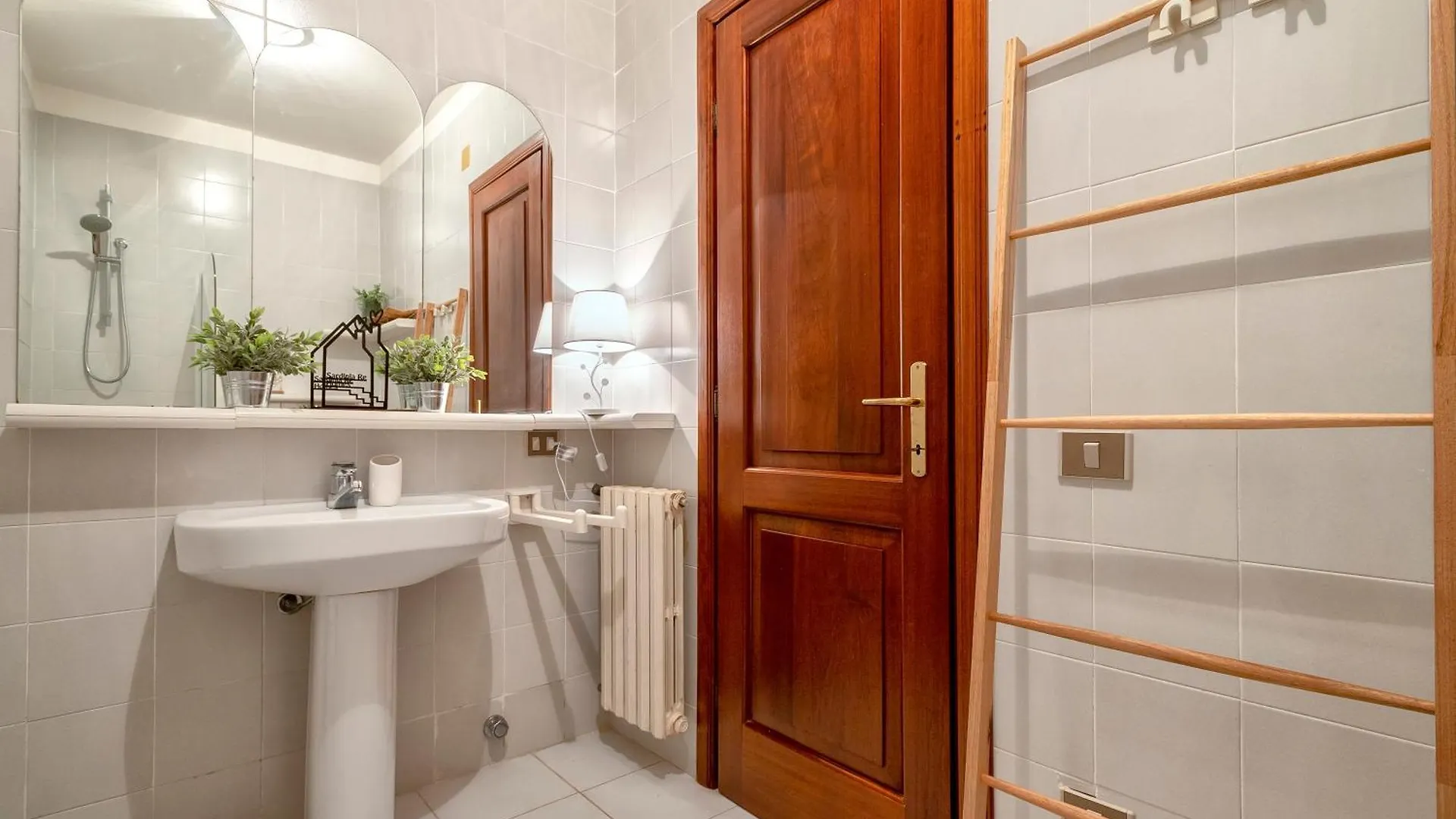 Sardinia Re - Lilium Central Flat - Free Parking Alghero Italien