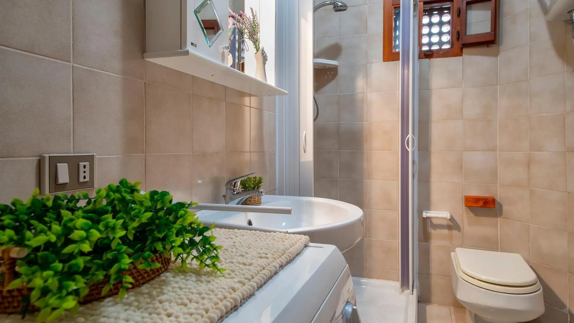 Sardinia Re - Lilium Central Flat - Free Parking Alghero 0*,  Italien